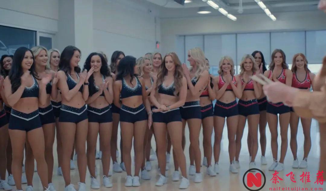 金髮，翹臀和大腿的《美國甜心:達拉斯牛仔隊的啦啦隊長》，Netflix 太敢拍！