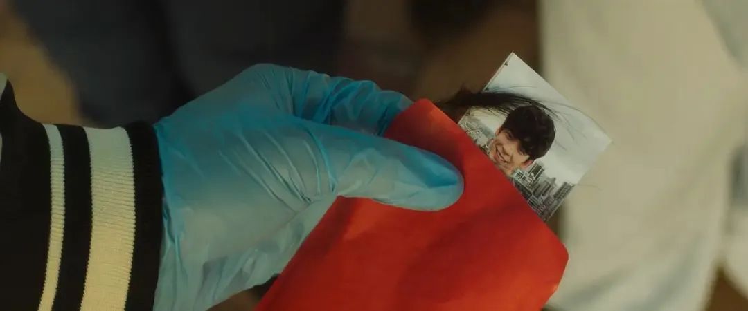 冥婚诡事：一个红色信封引发的灵异纠葛，尽在《关于我和鬼变成家人的那件事》！