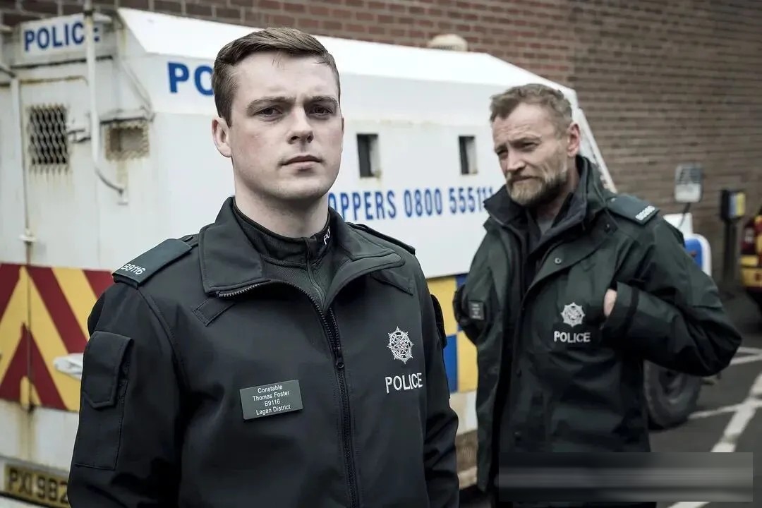 英剧《警之光/蓝光警报》：北爱尔兰的菜鸟片警，连日常巡逻都在赌命