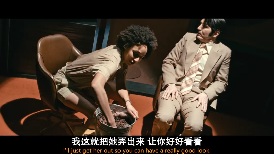 比《破墓》还猛！这部「恐怖通灵R级」的尺度王炸《魔鬼深夜秀》来了！