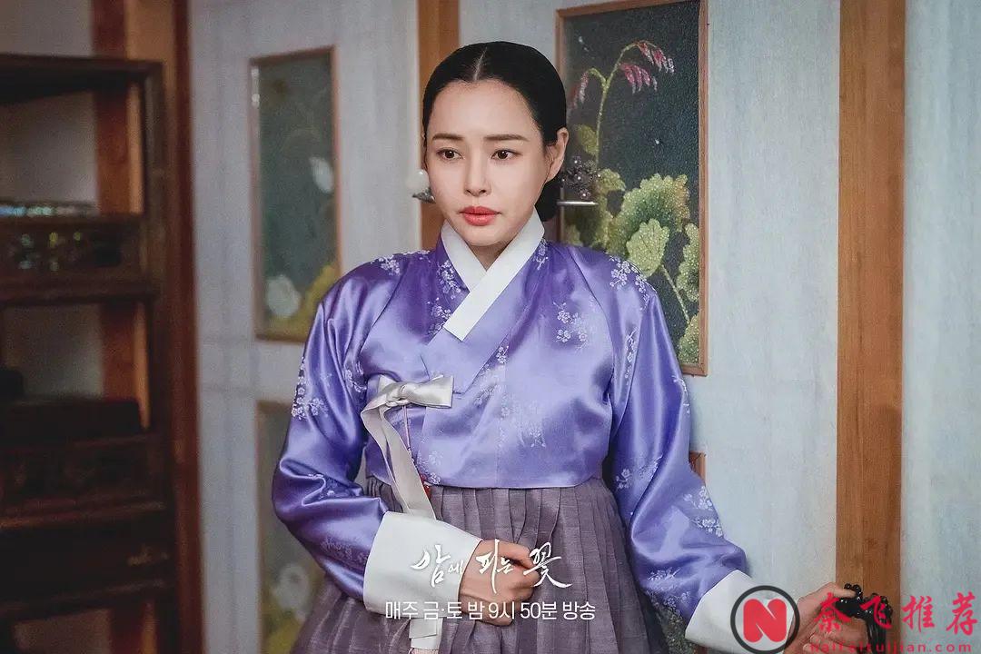 高开高走，韩剧《夜晚开的花》收视创纪录，这才是真正的大女主！