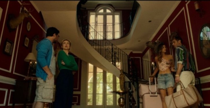 两对陌生夫妇两男两女被困深山民宿，这尺度惊悚新作《骨湖》太生猛了！