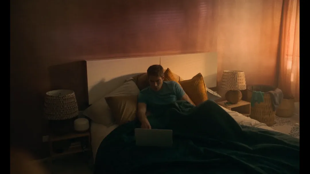 Netflix冷门佳作《开箱灵魂》有创意又烧脑，神婆让一群年轻人互换身体，满足了一些人的私欲！