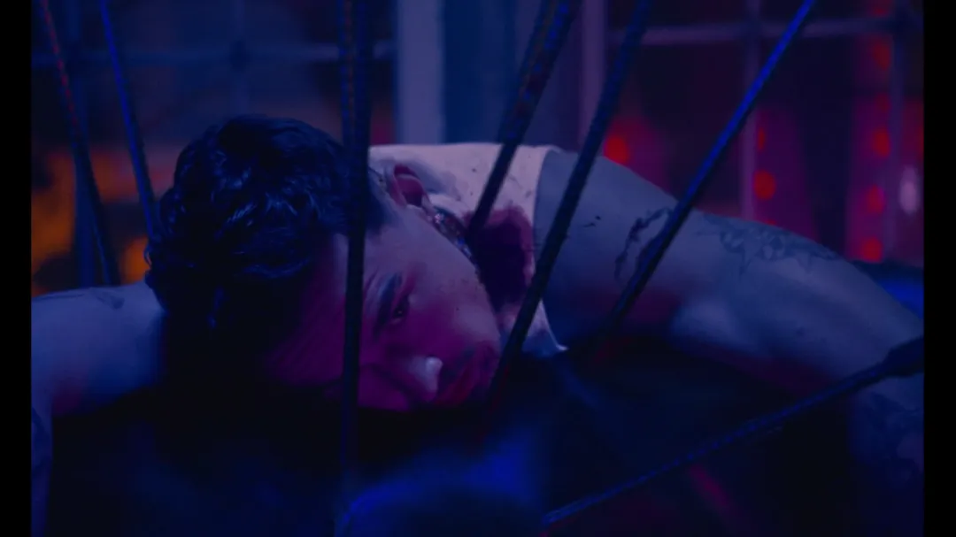 Netflix冷门佳作《开箱灵魂》有创意又烧脑，神婆让一群年轻人互换身体，满足了一些人的私欲！