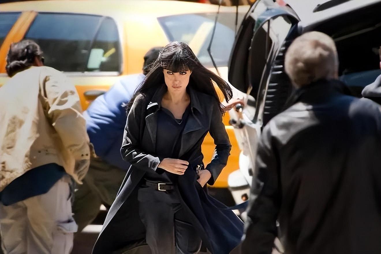 开局即高潮的十部超刺激限制级电影，错过一部都替你感到遗憾