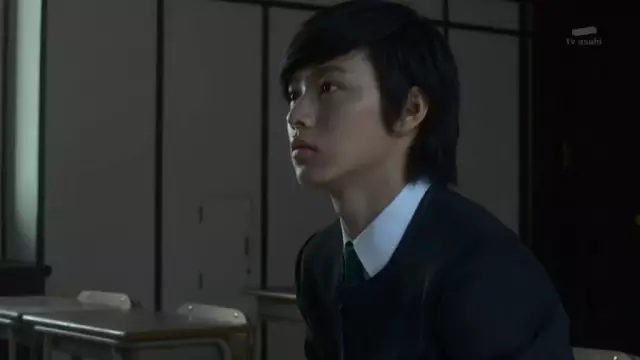 山崎賢人出道劇，8.4分「小田切讓」最撲朔迷離片《熱海的搜查官》