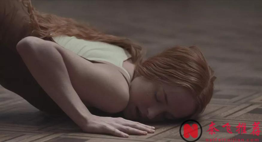 部影史最棒的恐怖片之一《阴风阵阵/窒息》用一场芭蕾舞学院的噩梦，拍出了女性最血腥的权力斗争...