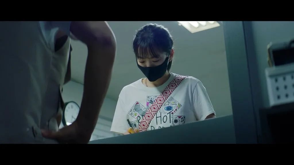 韩国悬疑惊悚片《虽然只是弄丢了手机/原本以为只是手机掉了》，以暴製暴，还是挺生猛的