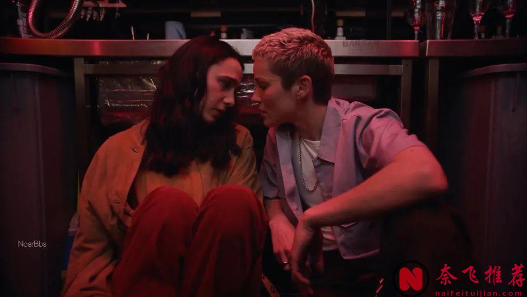 這部《如此勇敢的女孩》又搞笑又喪的英劇，告訴我們姐妹之間的關係經得住考驗