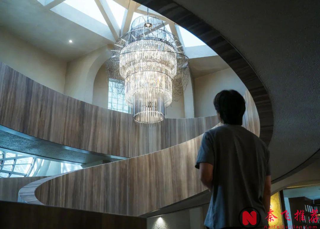 终于播了，一次性放出全集，年底必追Netflix韩剧《一箱情缘/行李箱/旅行箱》来了！