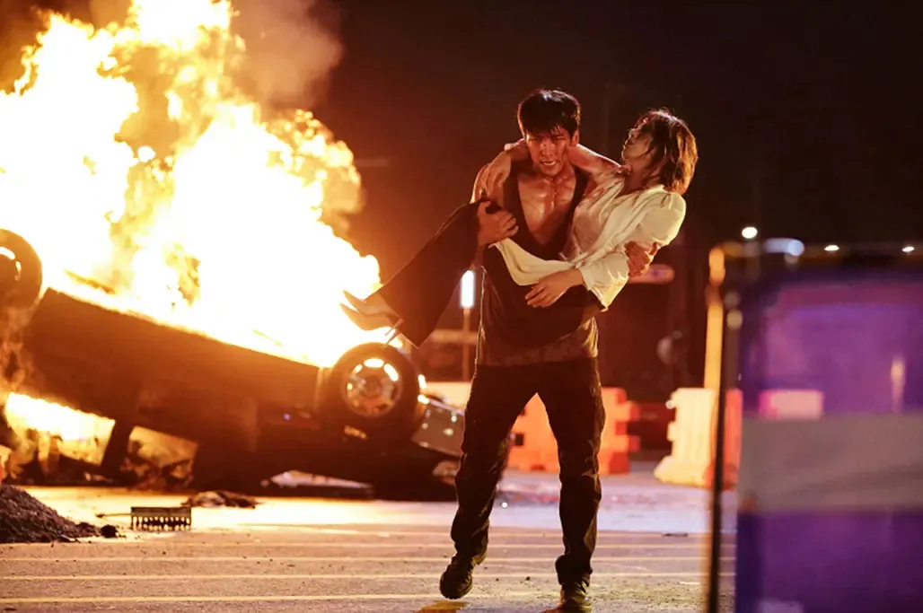 这部韩剧《红天鹅》满屏都是欲望！寂寞贵妇爱上神秘保镖