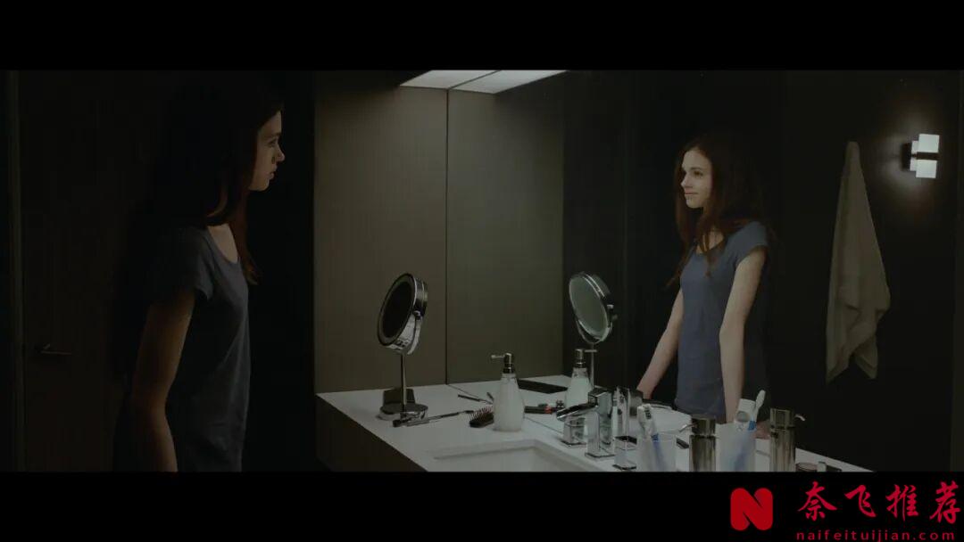 本尊懦弱，镜中的另一个自己豪放无畏，带领本尊疯狂复仇！这部疯批电影《镜中人/镜中惊魂》，看完后有种莫名的快感