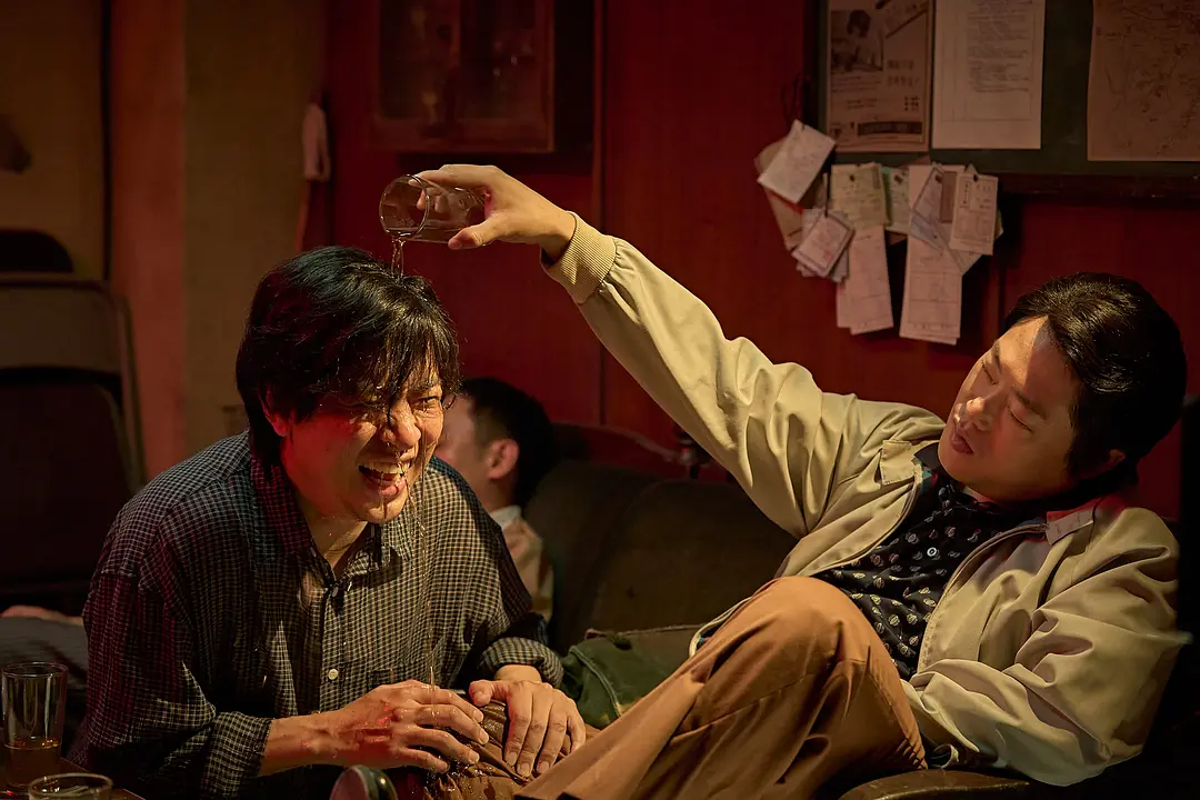 2025韓國懸疑電影《臉龐/醜婦/醜得要命》,挑戰三觀,論題材、論尺度,太會拍了