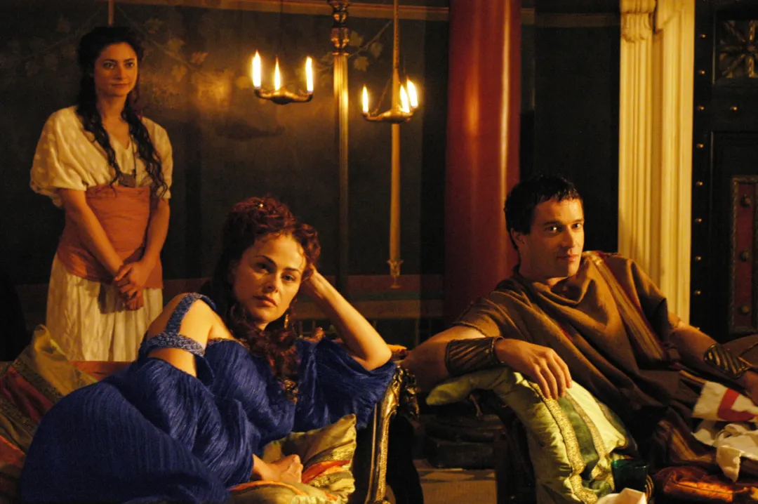 可以媲美《斯巴达克斯》的美剧，那必须是《罗马》！