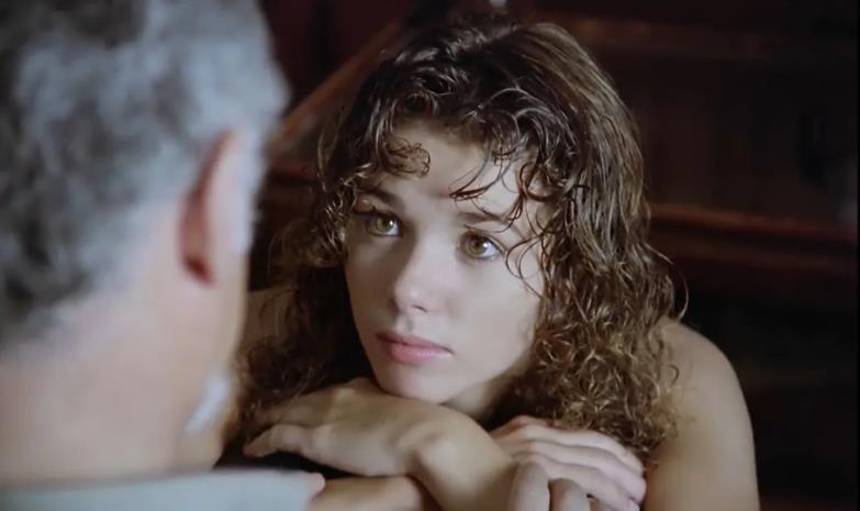 成年人专属的西班牙老电影「金内裤姑娘」，女主又美又会演，还无私奉献