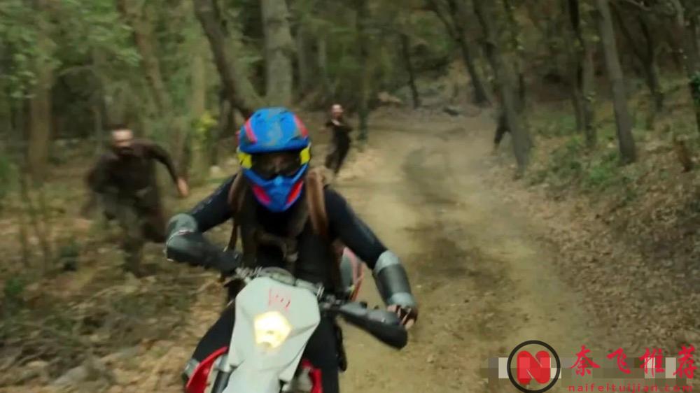 最新末日丧尸片《天启Z：完结的起点》，一人一猫的逃亡之旅