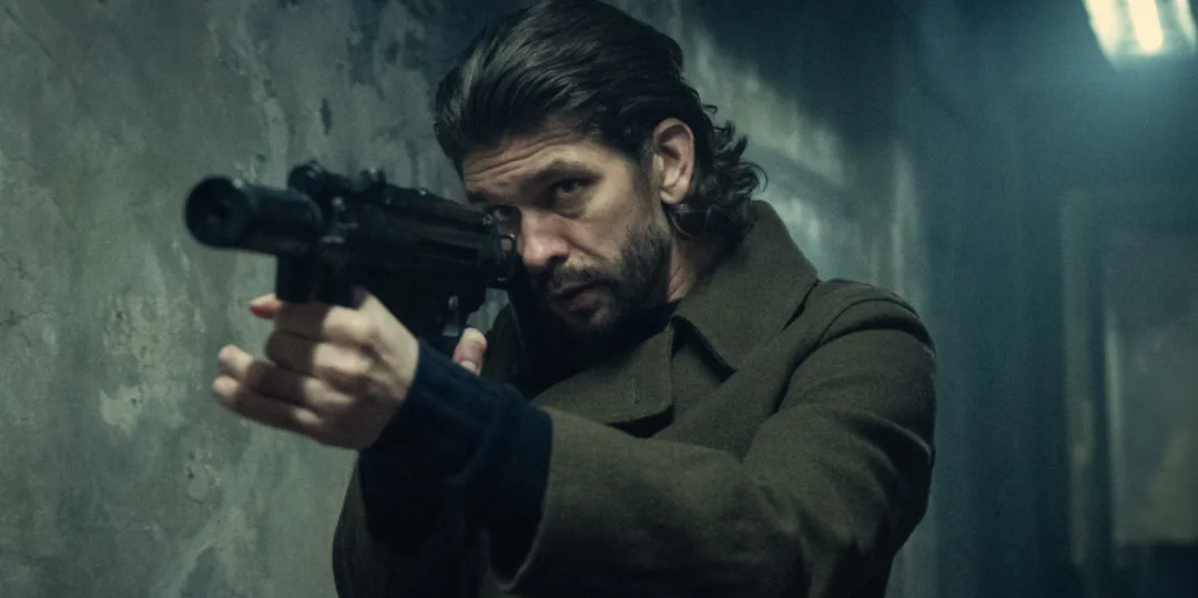 Netflix新上一部充滿懸念和情感深度的諜戰英劇《黑鴿》，王炸陣容值得入坑！