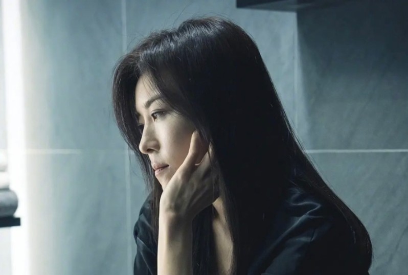 女神破格出演的最新韓劇《權欲之巔》大膽揭露韓國社會的黑暗面，尺度拉滿，反轉不斷！