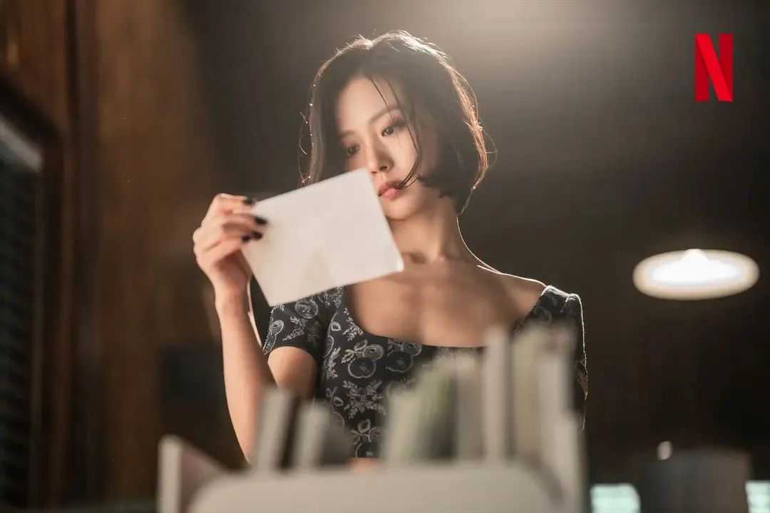 女主的颜值撑起了这部Netflix黑暗心理惊悚剧《无声蛙鸣》！