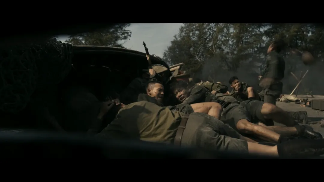 尺度生猛！将丧尸元素与战争背景相结合的泰国电影《复活之战/尸控战场》一上映就拿下票房冠军！