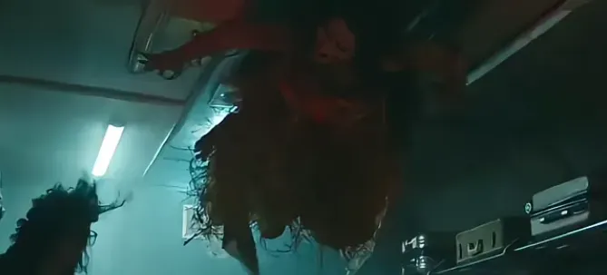 2024最新恐怖片《远征别墅》狂卷1.1亿，被誉为灵异版《釜山行/尸杀列车/尸速列车》