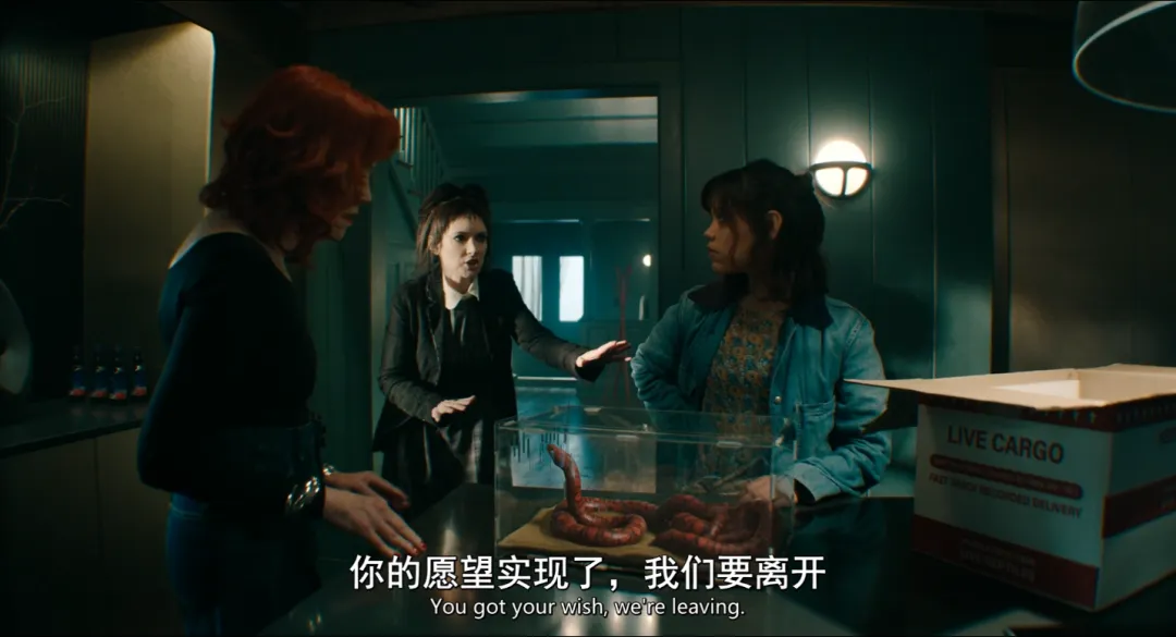 蟬聯多周票房冠軍的《怪奇大法師/譁鬼家族Beetlejuice‎/陰間大法師Beetlejuice》推薦觀看！