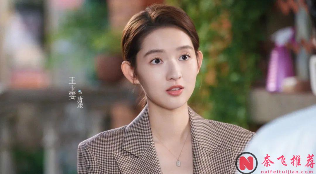 大陆职场爱情甜剧《舍不得星星》已上线，这部剧在开播后热度颇高！