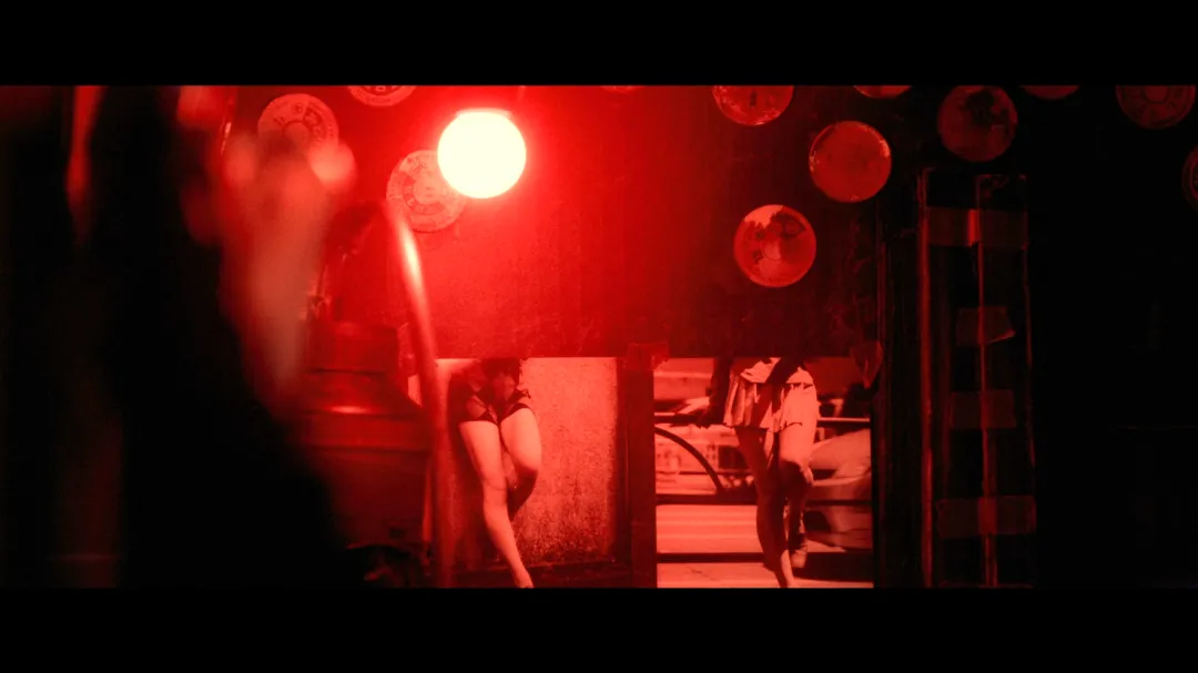 尺度獵奇新作《箱男》，島國的電影永遠那麼奇葩！