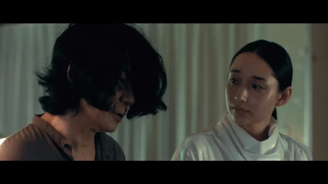 尺度獵奇新作《箱男》，島國的電影永遠那麼奇葩！