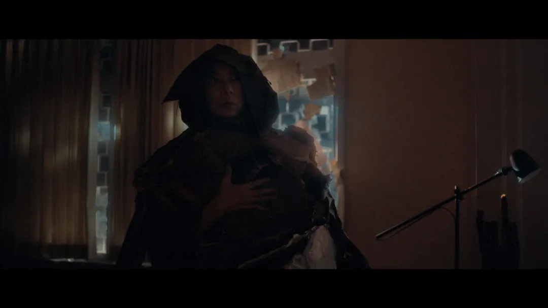 尺度獵奇新作《箱男》，島國的電影永遠那麼奇葩！