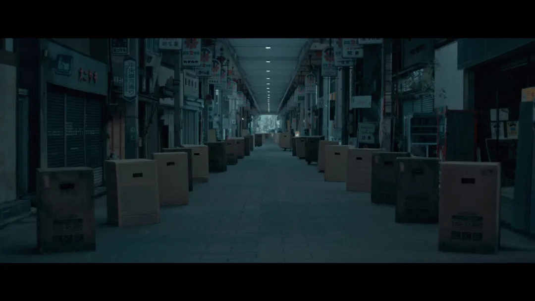 尺度獵奇新作《箱男》，島國的電影永遠那麼奇葩！