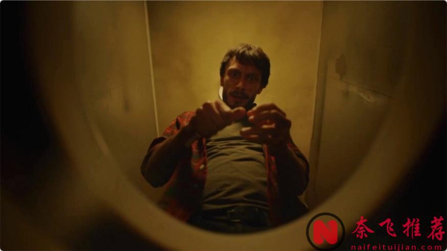 根本停不下來！Netflix新上線的英劇《馴鹿寶貝》，劇情尺度離奇到讓人著迷