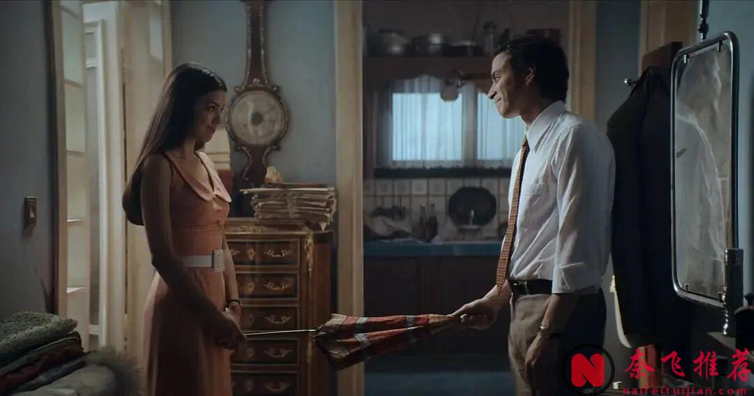 有些愛情故事，時間越久，越顯得荒誕~網飛新劇《純真博物館》可太上頭了！