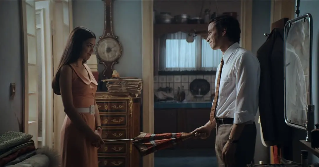 有些愛情故事，時間越久，越顯得荒誕~網飛新劇《純真博物館》可太上頭了！