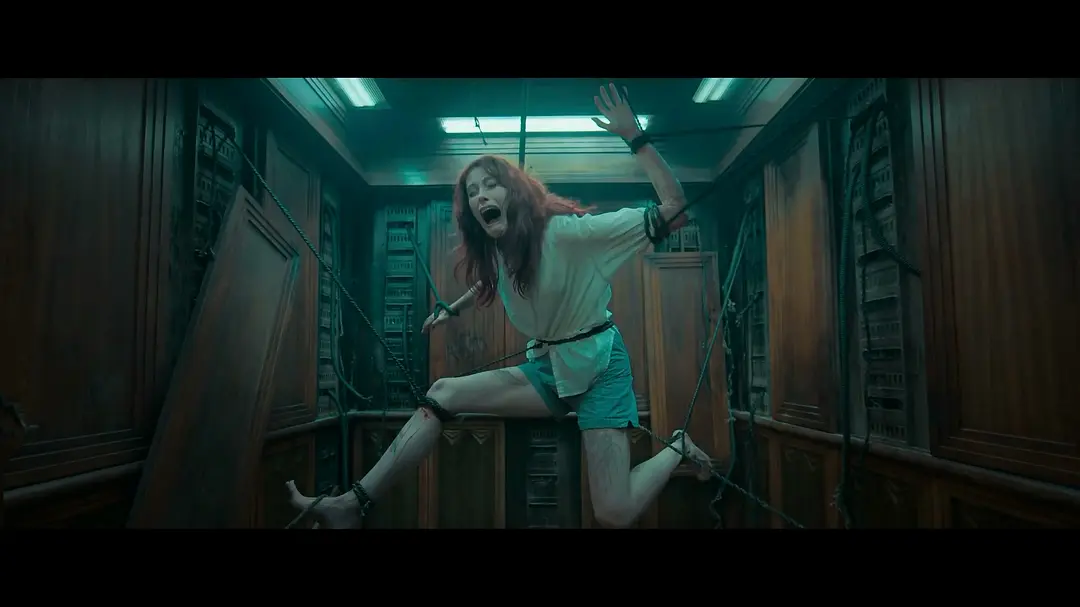 血浆成吨的R级恐怖片《鬼玩人崛起/鬼玩人:复活》,全程无尿点下饭爽片