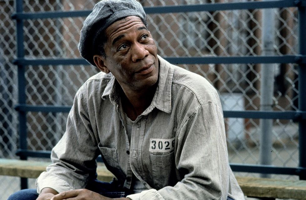 重看《肖申克的救赎》的自由和人性：「任何一个你不喜欢又离不开的地方，都是监狱。」