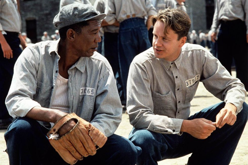 重看《肖申克的救赎》的自由和人性：「任何一个你不喜欢又离不开的地方，都是监狱。」