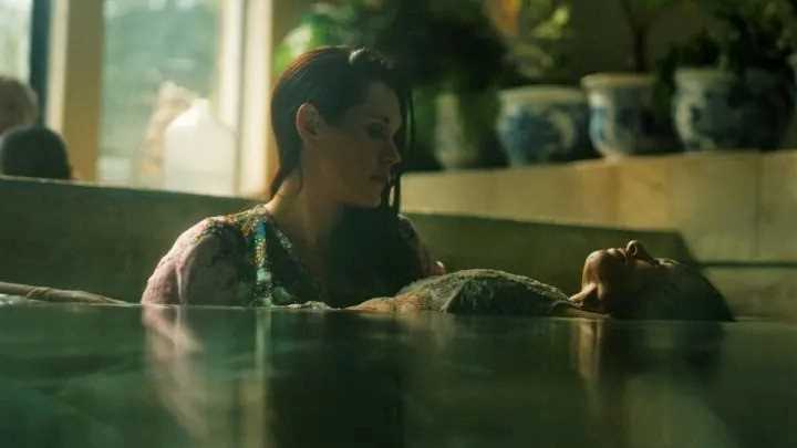 纪录片《灵性深处 The Deep End》评价心得剧情：精神领袖Teal Swan，有一群狂热的信徒