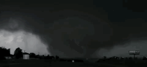 灾难巨制《不惧风暴/飓风中心/直闯暴风圈》触及天花板，为何评分却不合格？