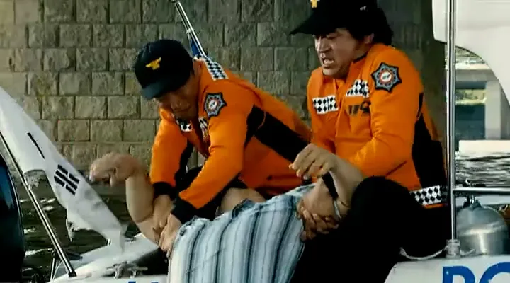 20萬人打出8.6高分，韓國電影神作《開心家族/開心鬼上身/開心遇鬼》，看哭所有人