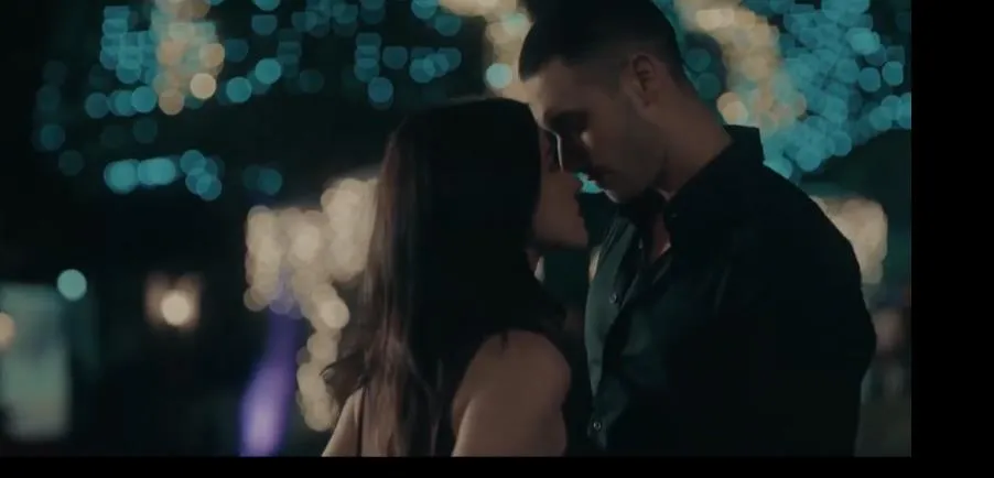 面對八塊腹肌，母女雙雙淪陷，Netflix限制級劇《黑暗的慾望/暗欲/黯欲橫流》真生猛！