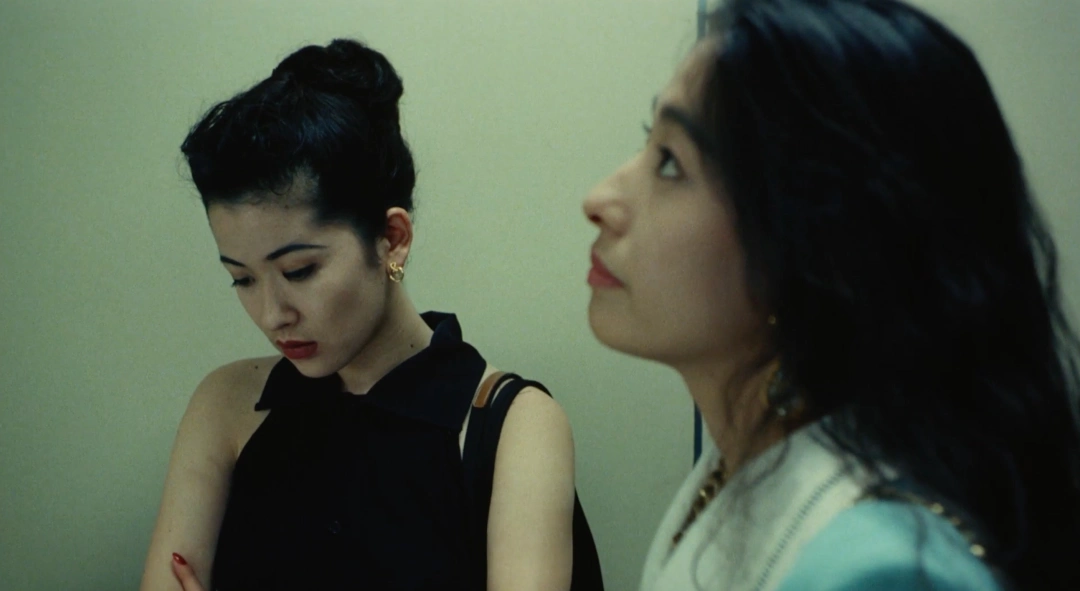 白天演員，夜晚女王，這部 8.0 分日本片《愛的新世界/東京新愛人》道盡都市女性的掙扎