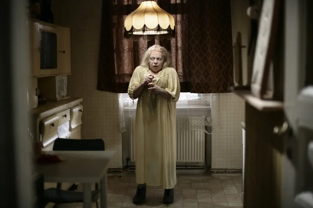 超冷门却又很好看的丧尸片《群魔乱舞/死亡围攻》，我赌你没看过