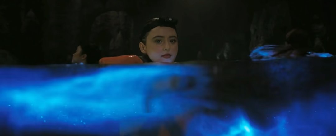鯊魚災難片《惡魔之口》影評:溶洞版《大白鯊》