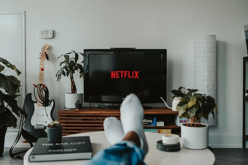 Netflix宣布考虑再增1新功能打压大批共享帐号，用户崩溃：要加价就扬言退订！