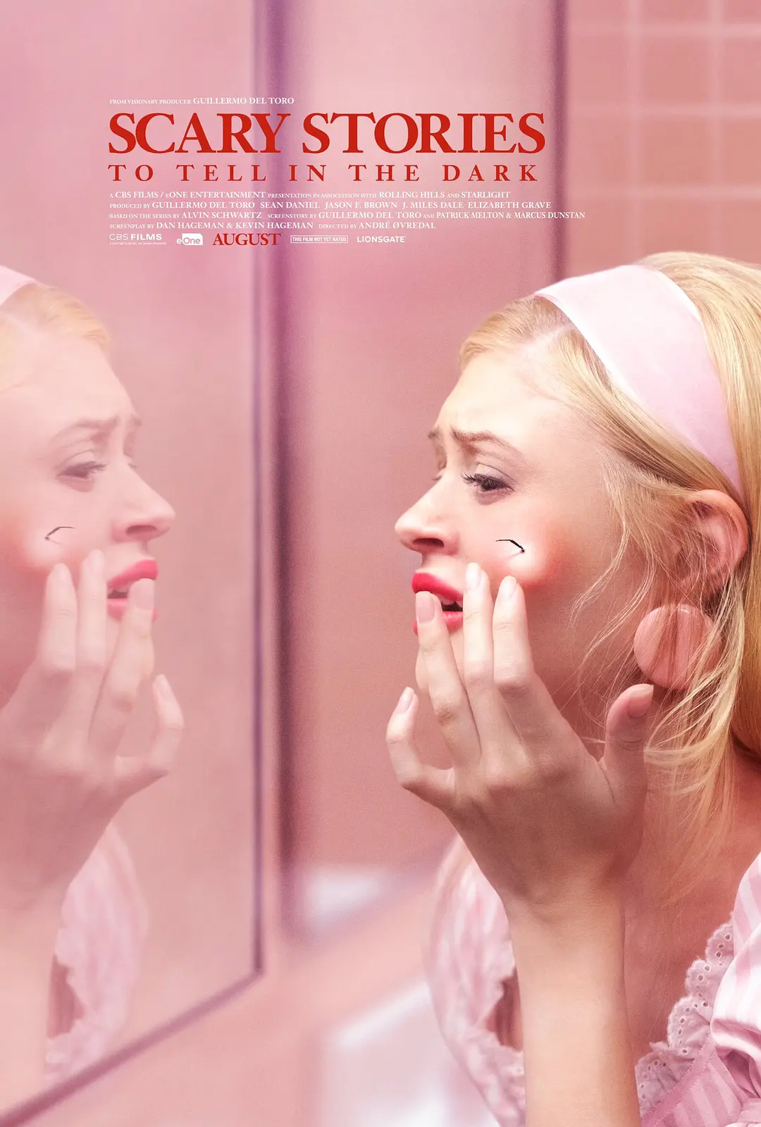 一部作死系列恐怖片《在黑暗中講述的恐怖故事/講鬼故/在黑暗中說的鬼故事》，阿飄造型夠獵奇