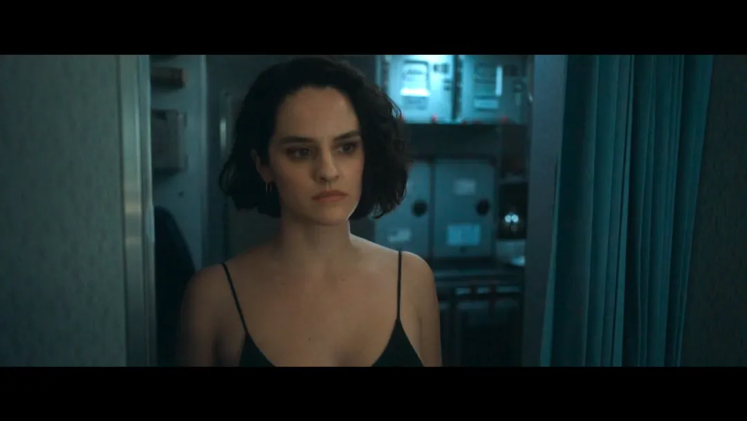 法國經典小說改編的尺度拉滿的《艾曼紐/艾曼紐2024》，卻被狂打差評！