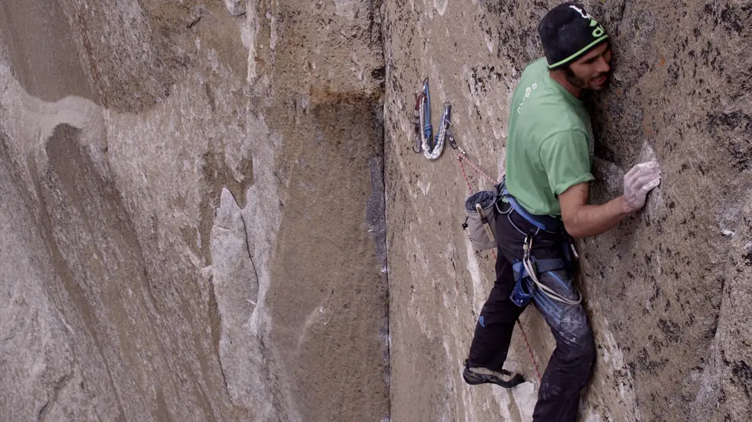 挑戰人類生理極限的電影《黎明牆/垂直九十度的熱血人生》，我看到一半腿已經軟了
