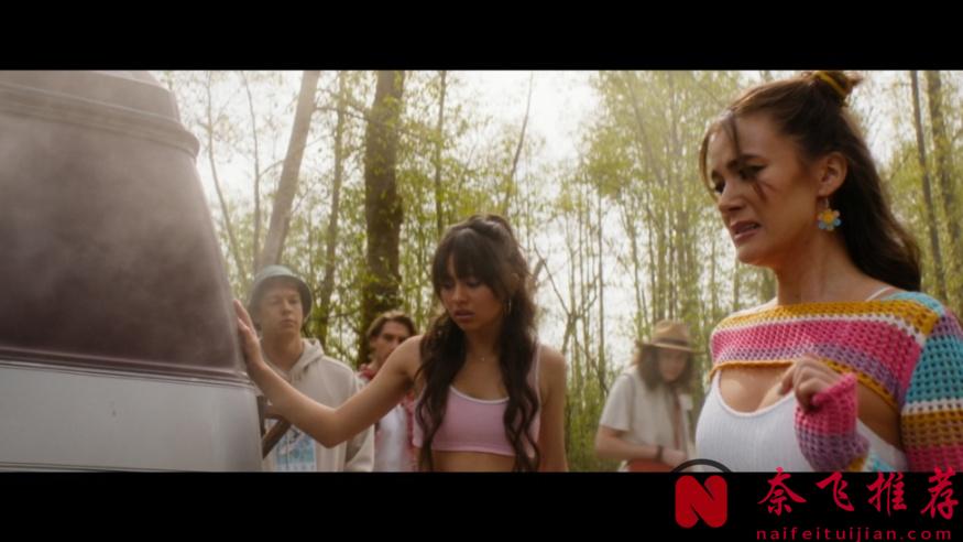 一群大學生誤入殺人之夜，感官刺激的尺度爽片《我所有的朋友都死了/親友皆死》