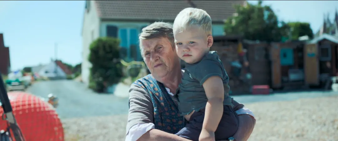 表面荒诞与滑稽的星际大战恶搞版《帝国》，隐藏着对现实世界的深刻洞察与批判！